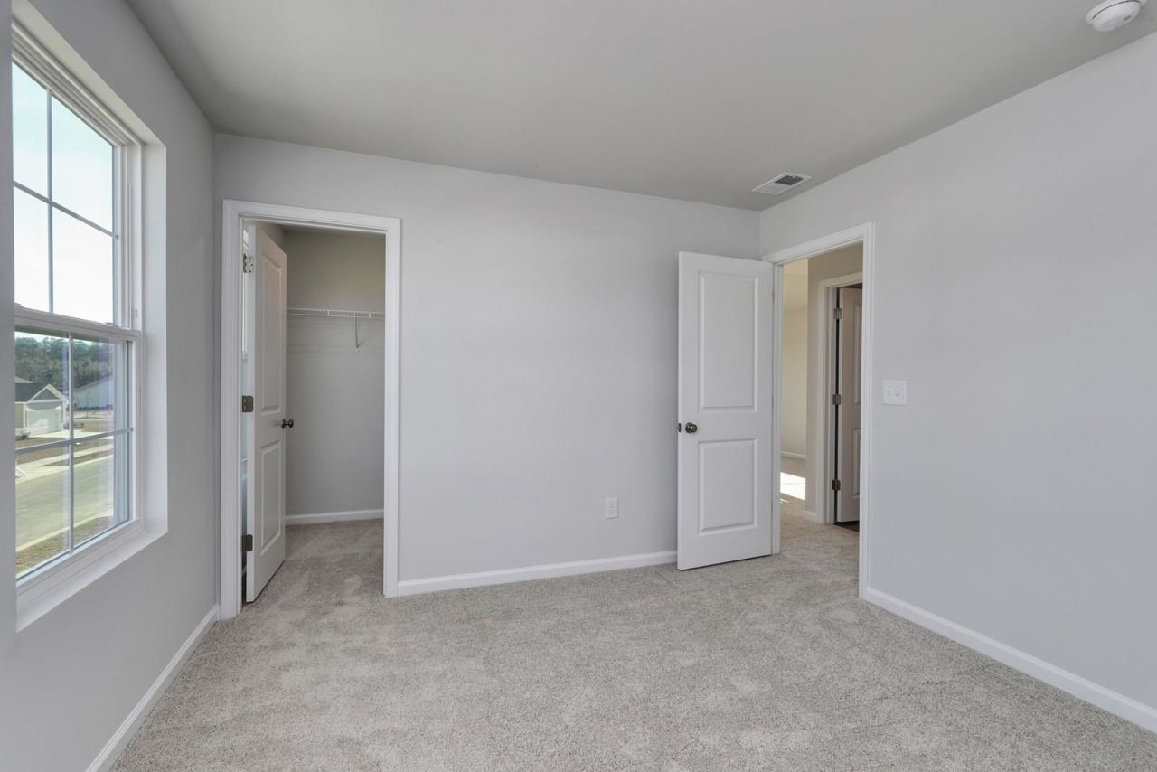 386 Garden Grove St Photo 26