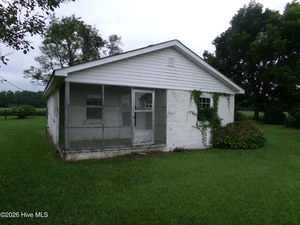 2862 E White Pond Road , Fairmont, NC 28340