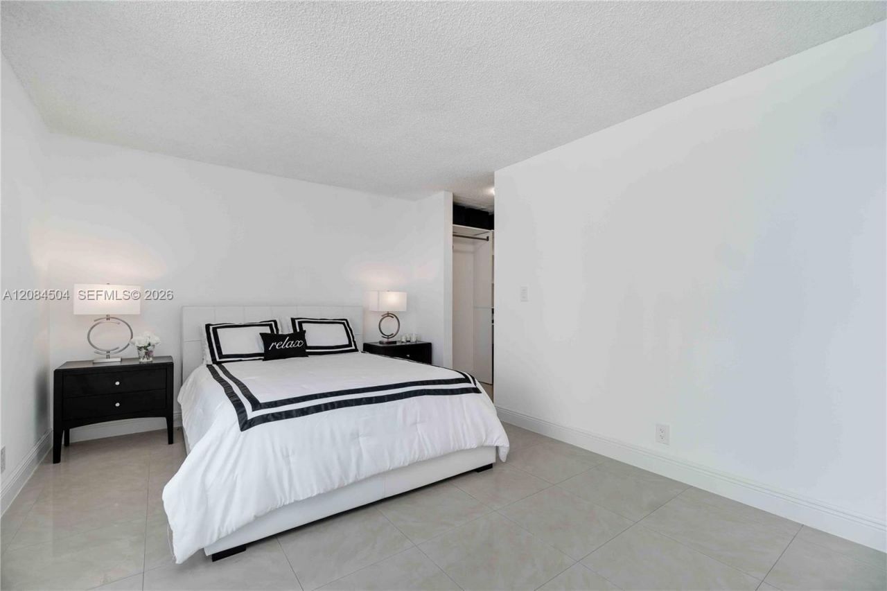 2401 Collins Ave, Unit 1112, Miami Beach, FL 33140 Photo