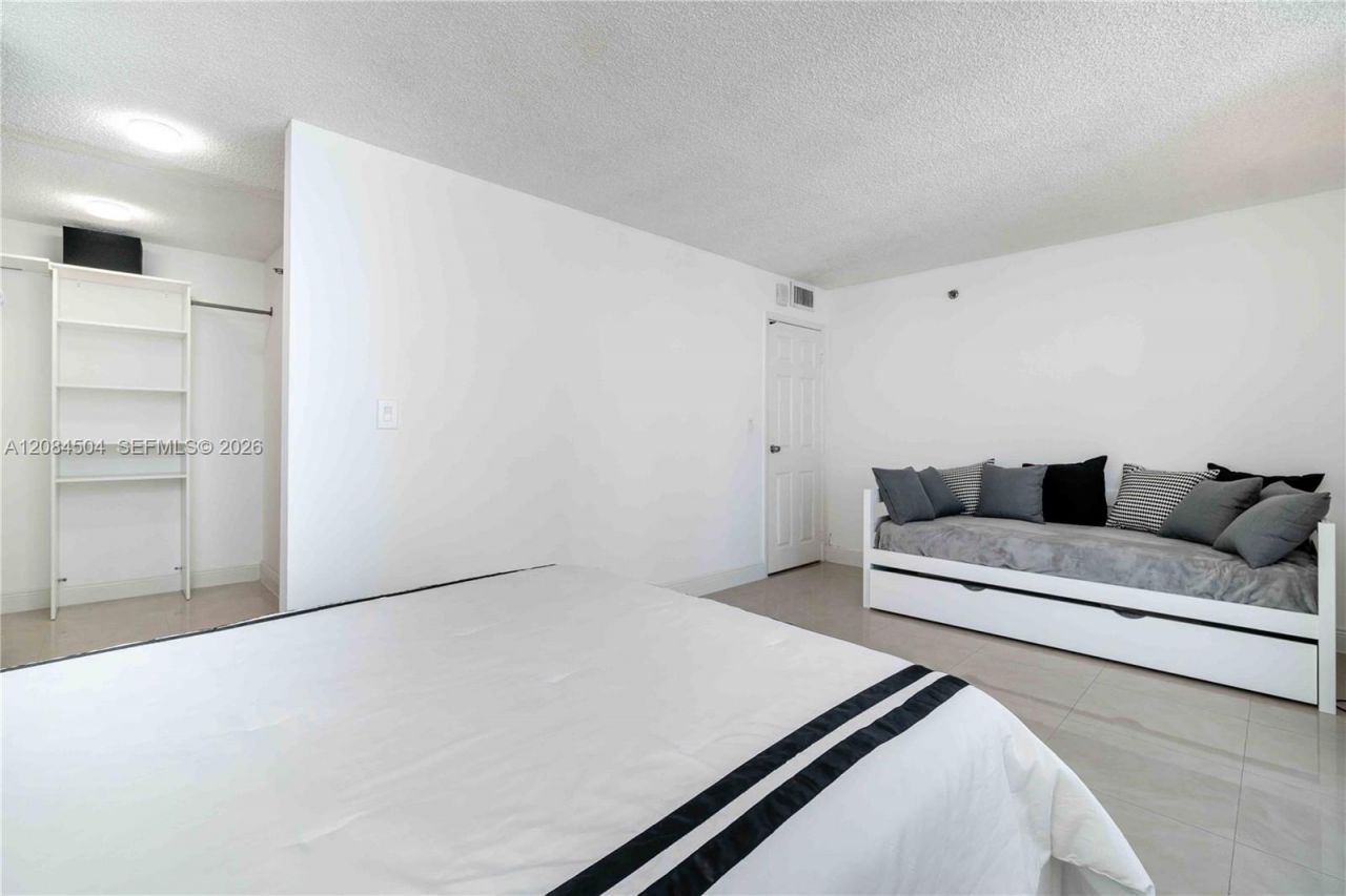 2401 Collins Ave, Unit 1112, Miami Beach, FL 33140 Photo