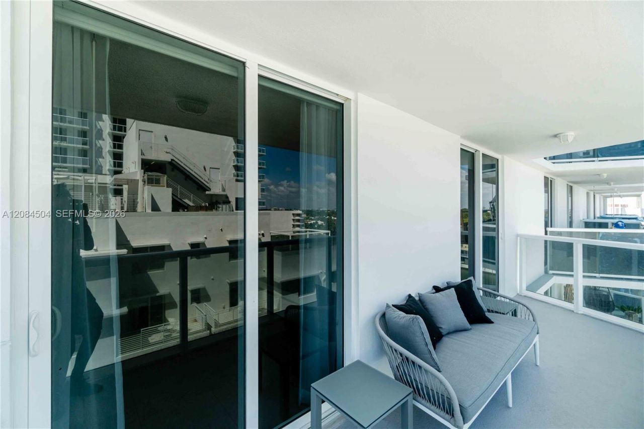 2401 Collins Ave, Unit 1112, Miami Beach, FL 33140 Photo