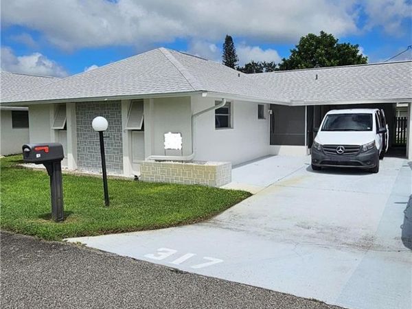 317 Maycrest RD, Unit 317, LEHIGH ACRES, FL 33936