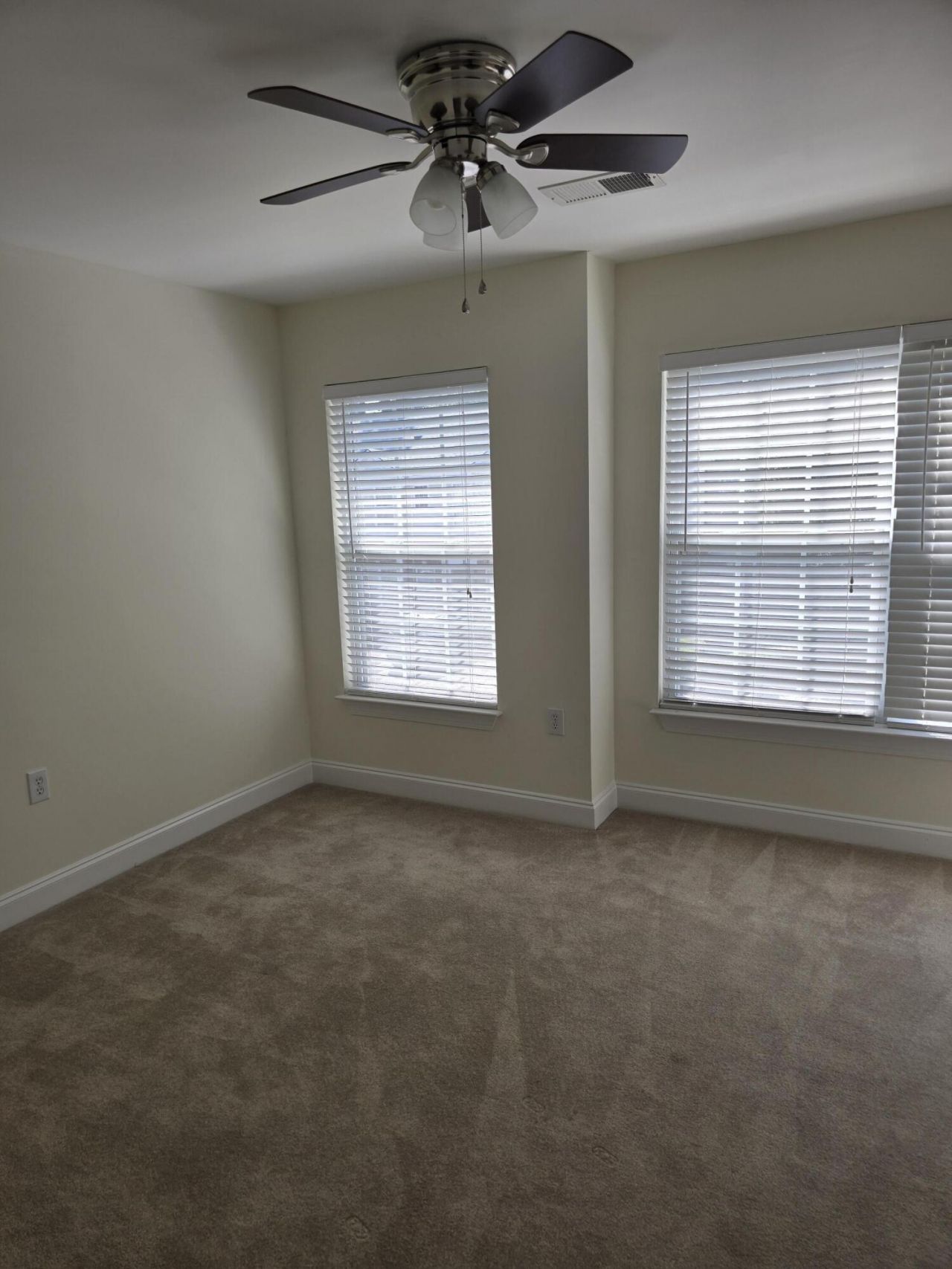 945 E Estates Boulevard Photo 15