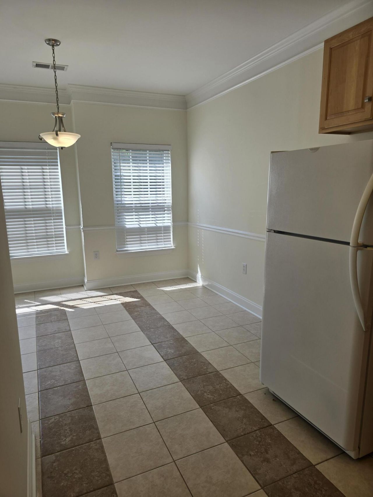 945 E Estates Boulevard Photo 4