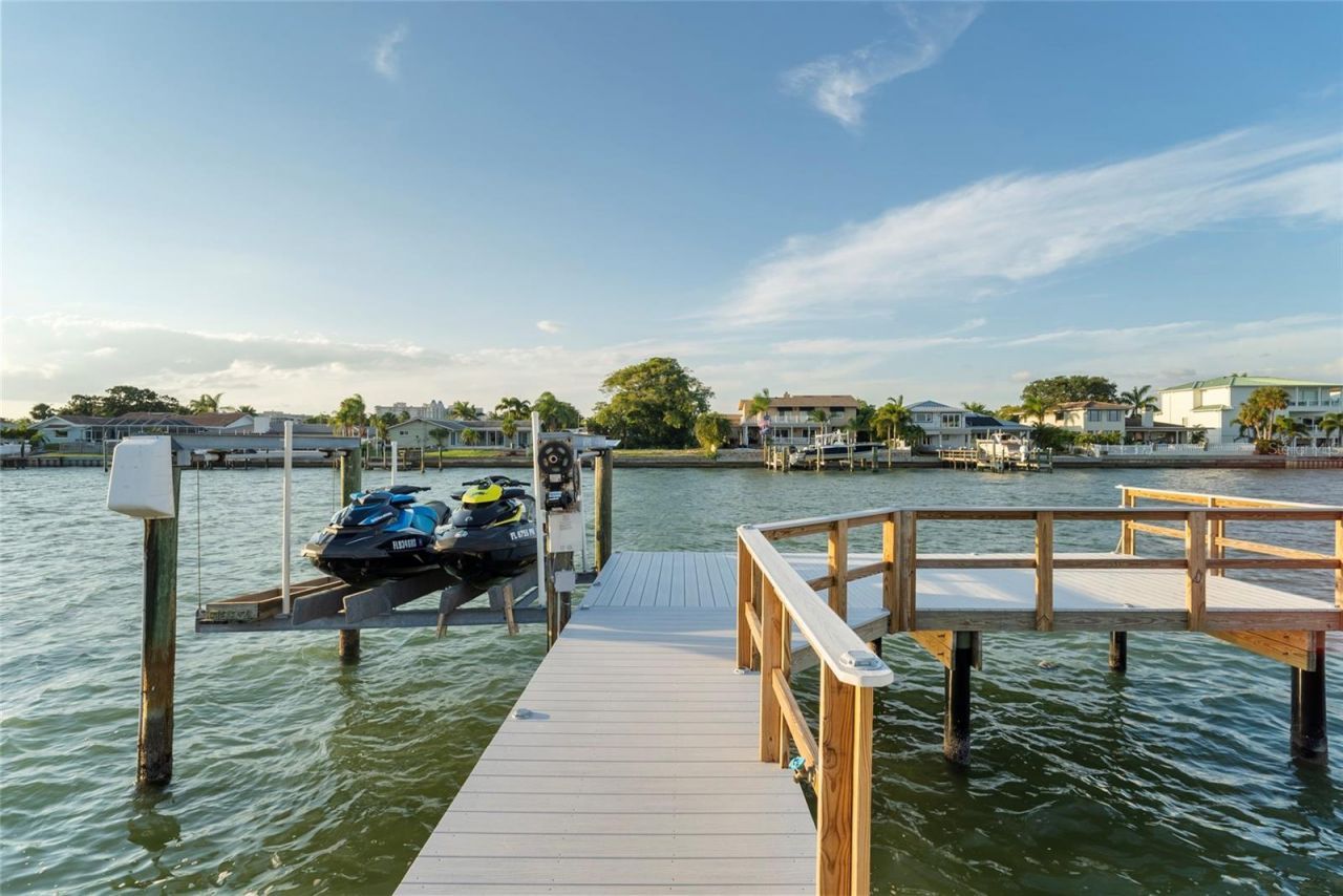 227 Howard Drive, Belleair Beach, FL 33786 Photo