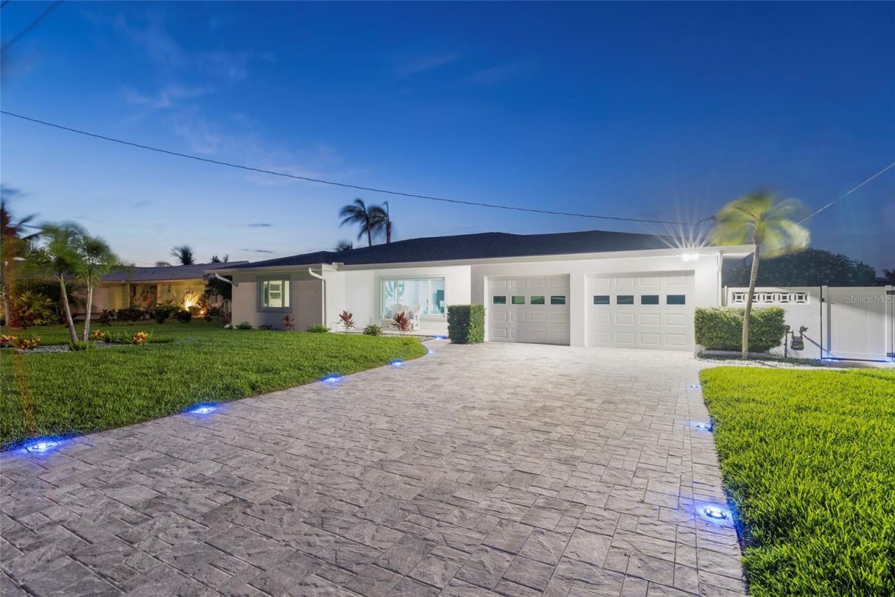 227 Howard Drive, Belleair Beach, FL 33786 Photo