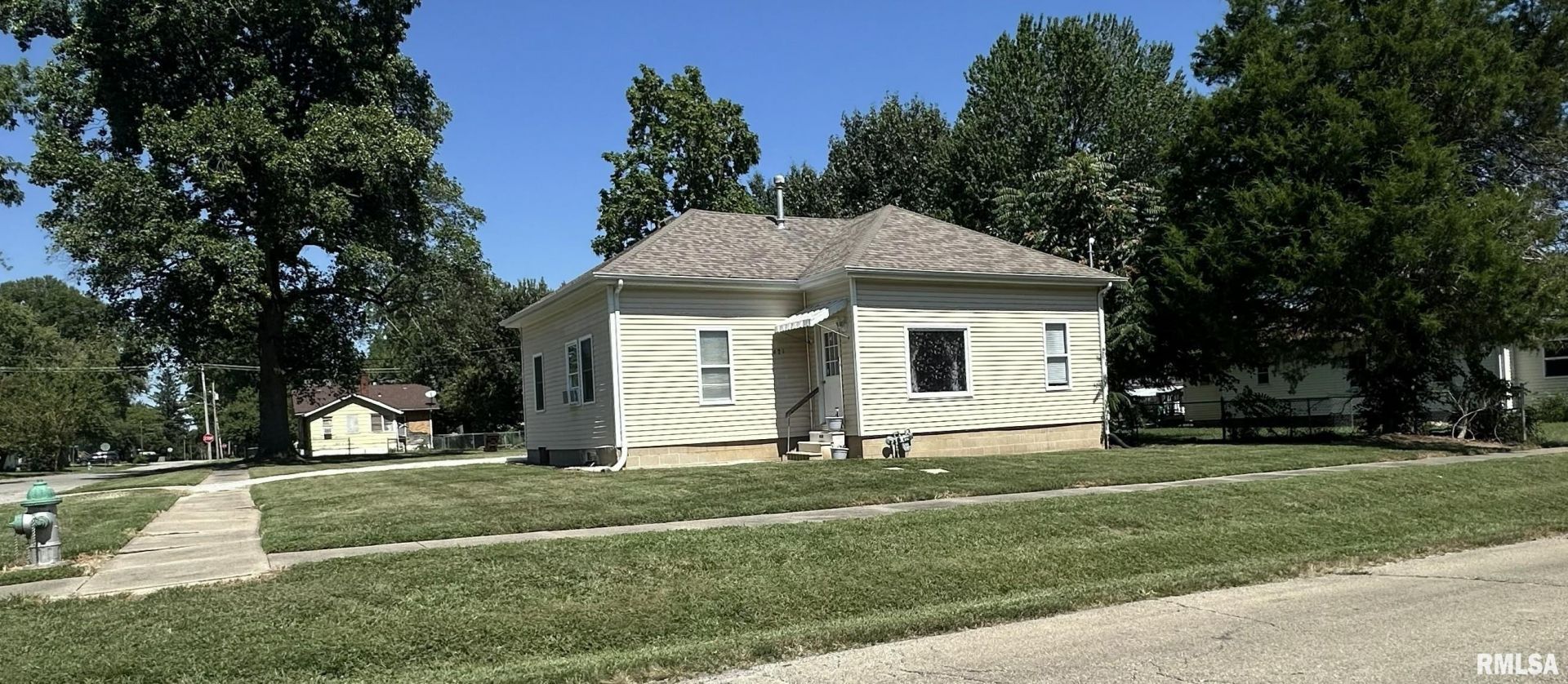 421 W 3rd Street, Taylorville, IL 62568 Main Photo