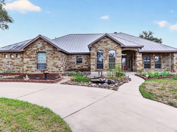 144 Abrego Lake, Floresville, TX 78114