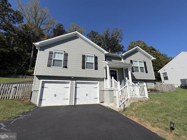 8 HOWARD CIRCLE , FREDERICKSBURG, VA 22405