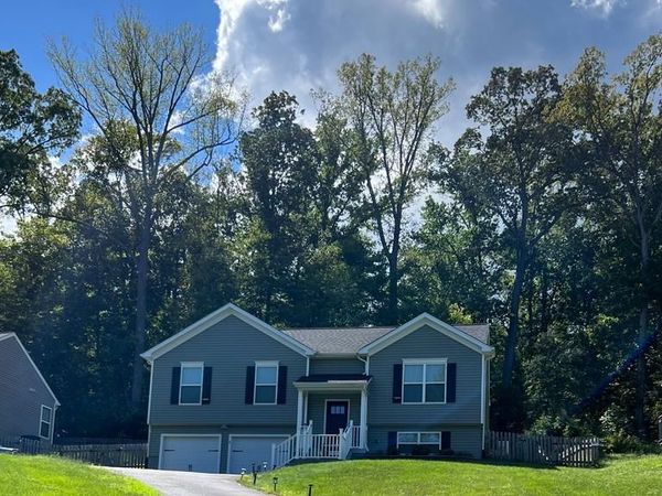 8 HOWARD CIRCLE , FREDERICKSBURG, VA 22405