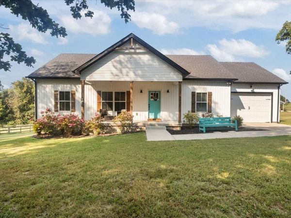 3697 Bowker Rd , Charlotte, TN 37036