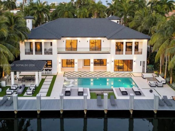 131 Royal Palm Dr , Fort Lauderdale, FL 33301