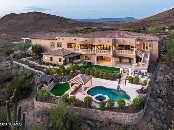 2433 W PRAIANO Way, Phoenix, AZ 85086