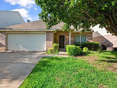5012 Raymond Drive, Fort Worth, TX 76244