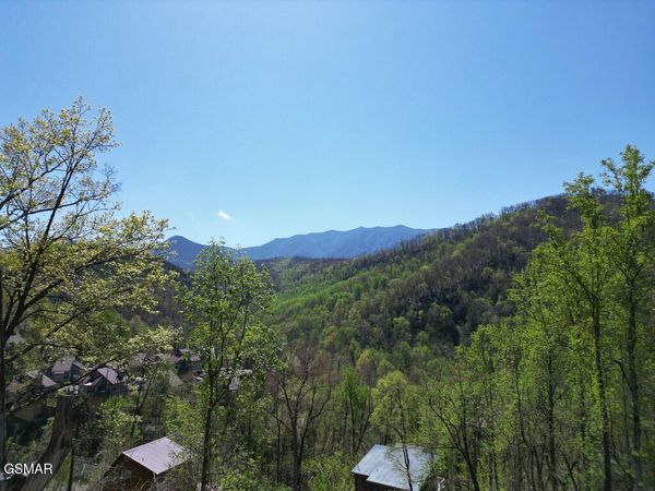 837 Clabo Loop, Gatlinburg, TN 37738