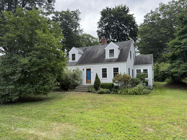 40 Stonybrook Road, Cape Elizabeth, ME 04107