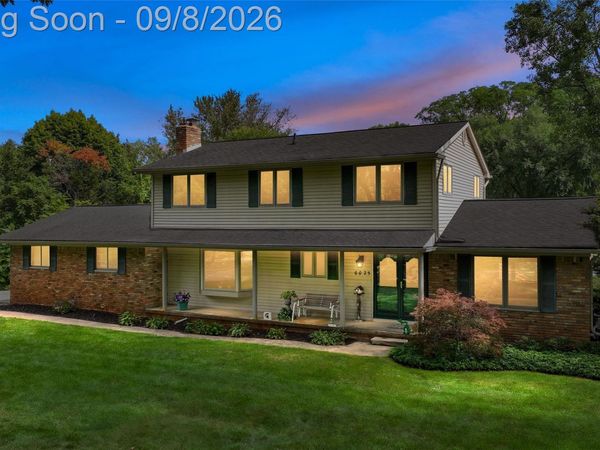 6025 Venice Drive, Commerce Township, Mi 48382