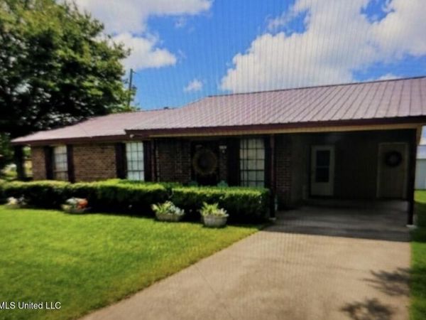 106 Cefalu Drive, Leland, MS 38756