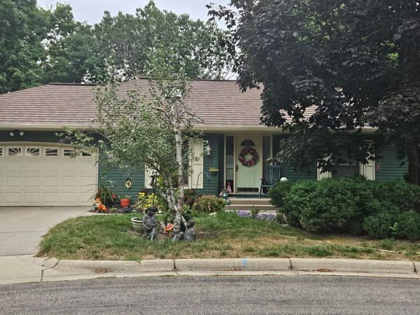608 Chateau Circle, Burnsville, MN 55337