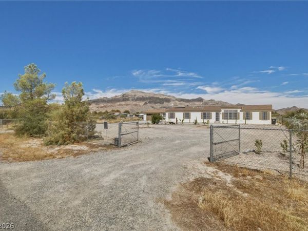2380 W Simkins Road , Pahrump, NV 89060