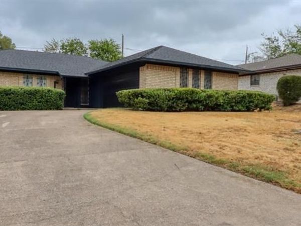 327 Penguin Drive , Dallas, TX 75241
