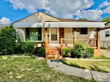 24884 Hayes Avenue, Eastpointe, Mi 48021