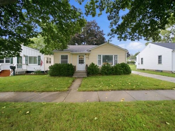 1004 Cedar Street, Charles City, IA 50616