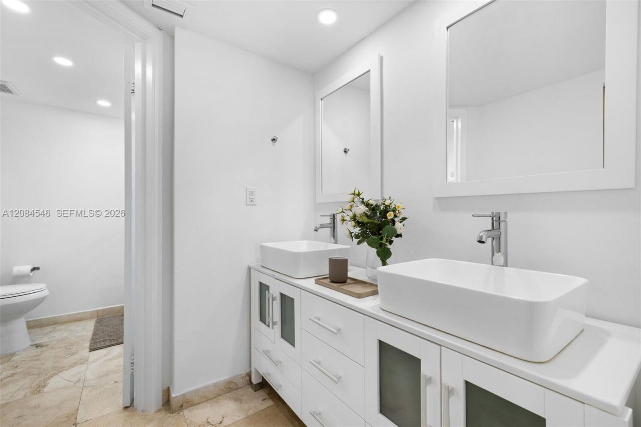 2401 Collins Ave, Unit 1508, Miami Beach, FL 33140 Photo