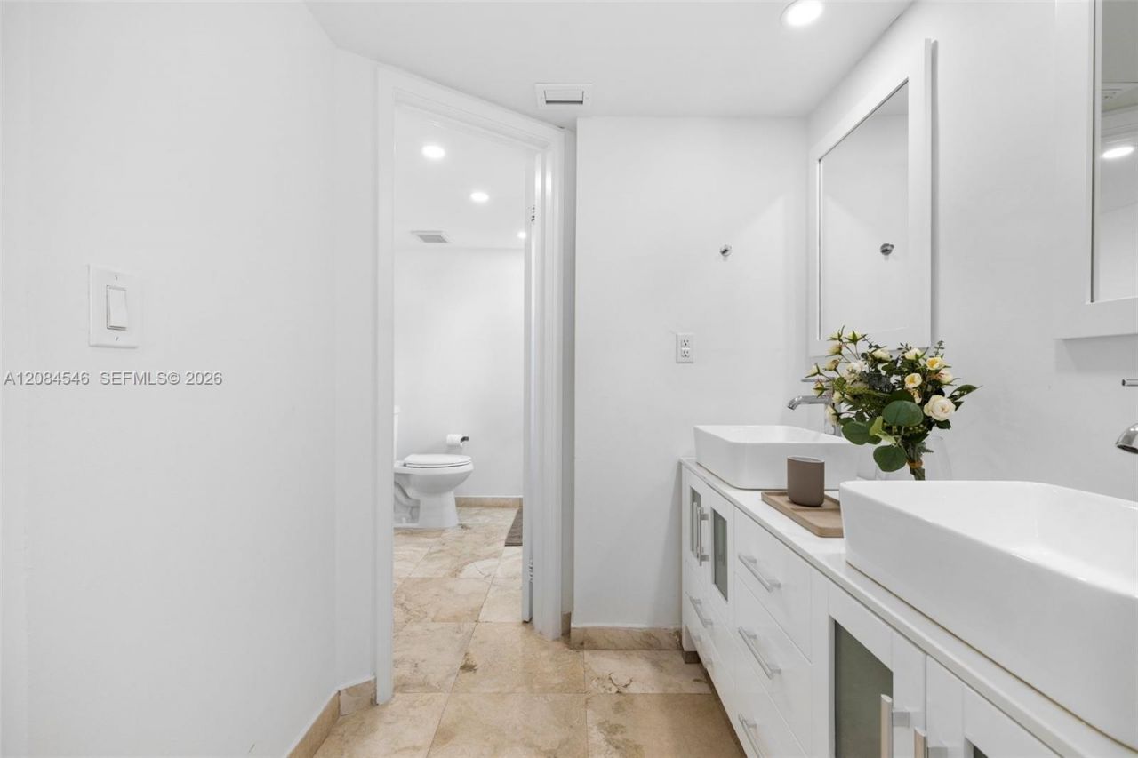 2401 Collins Ave, Unit 1508, Miami Beach, FL 33140 Photo
