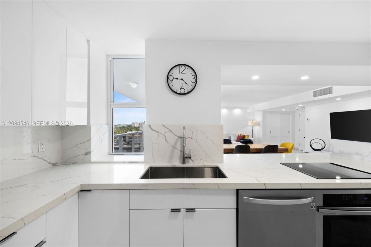 2401 Collins Ave, Unit 1508, Miami Beach, FL 33140 Photo
