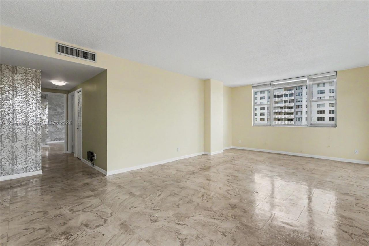 4330 Hillcrest Dr, Unit 520, Hollywood, FL 33021 Photo