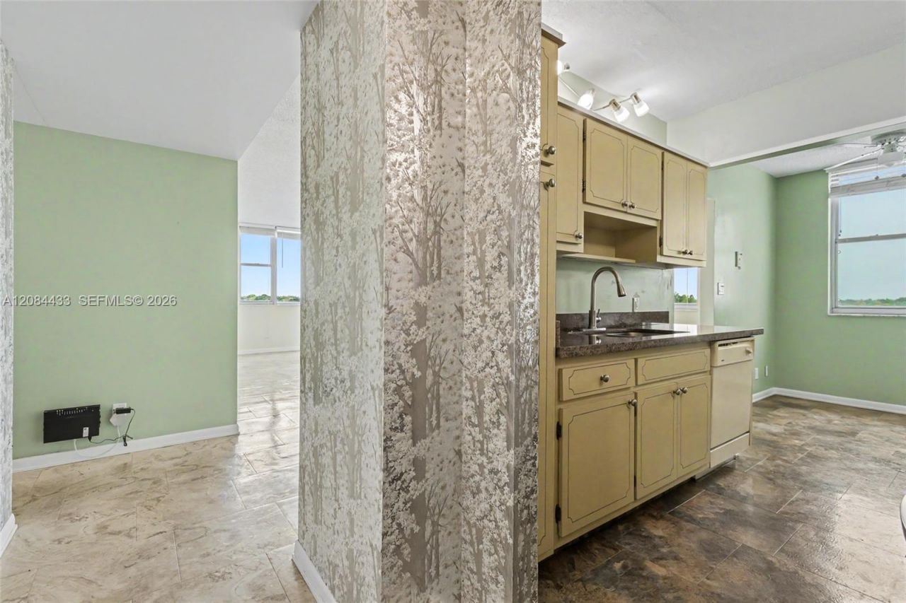 4330 Hillcrest Dr, Unit 520, Hollywood, FL 33021 Photo