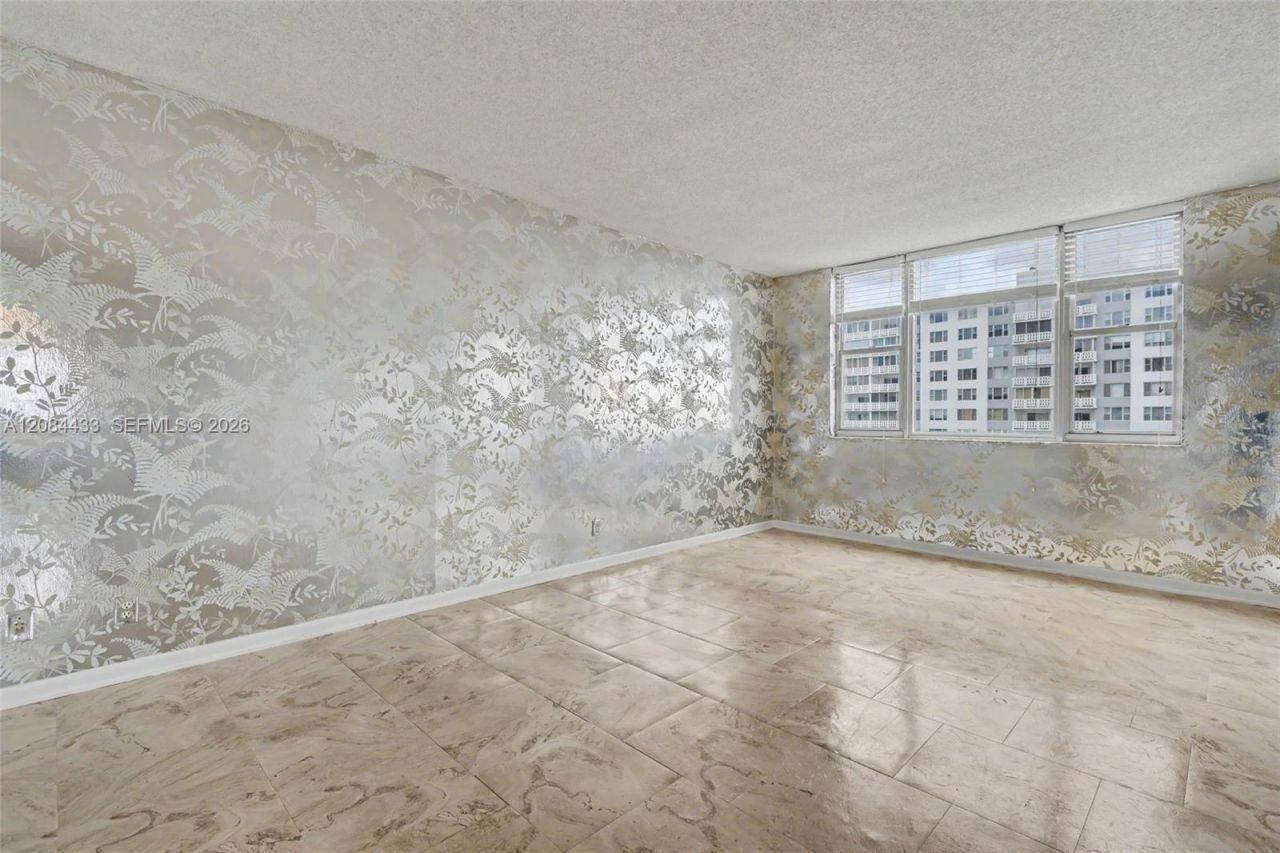 4330 Hillcrest Dr, Unit 520, Hollywood, FL 33021 Photo