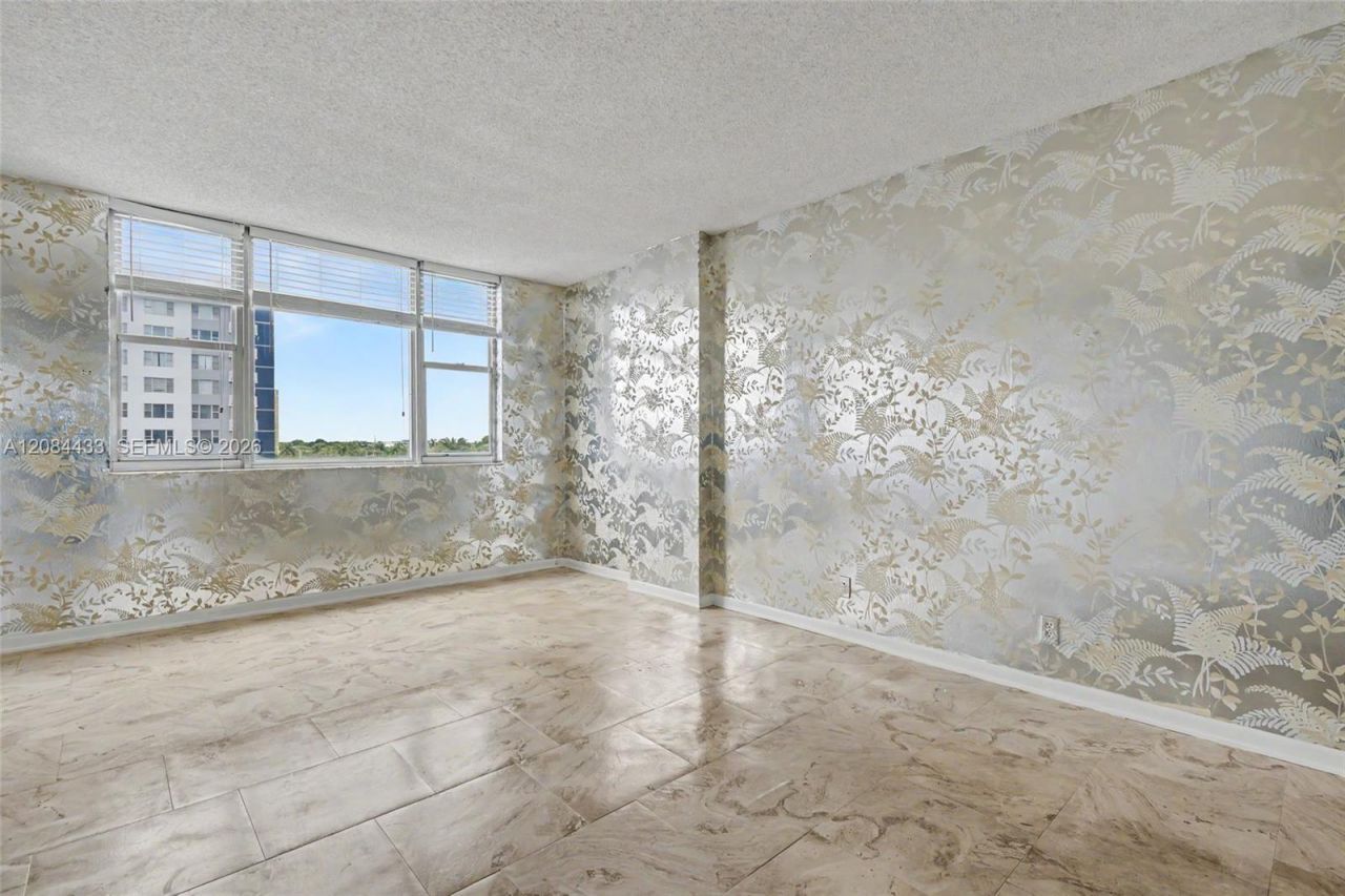 4330 Hillcrest Dr, Unit 520, Hollywood, FL 33021 Photo
