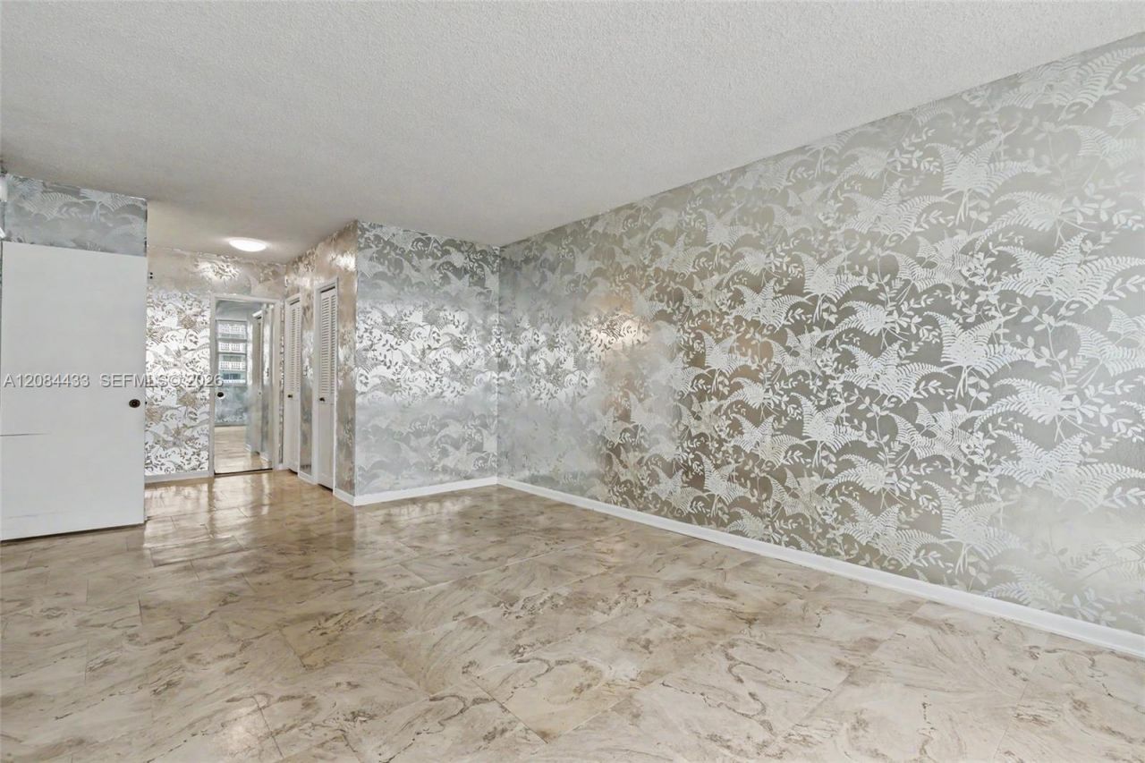4330 Hillcrest Dr, Unit 520, Hollywood, FL 33021 Photo
