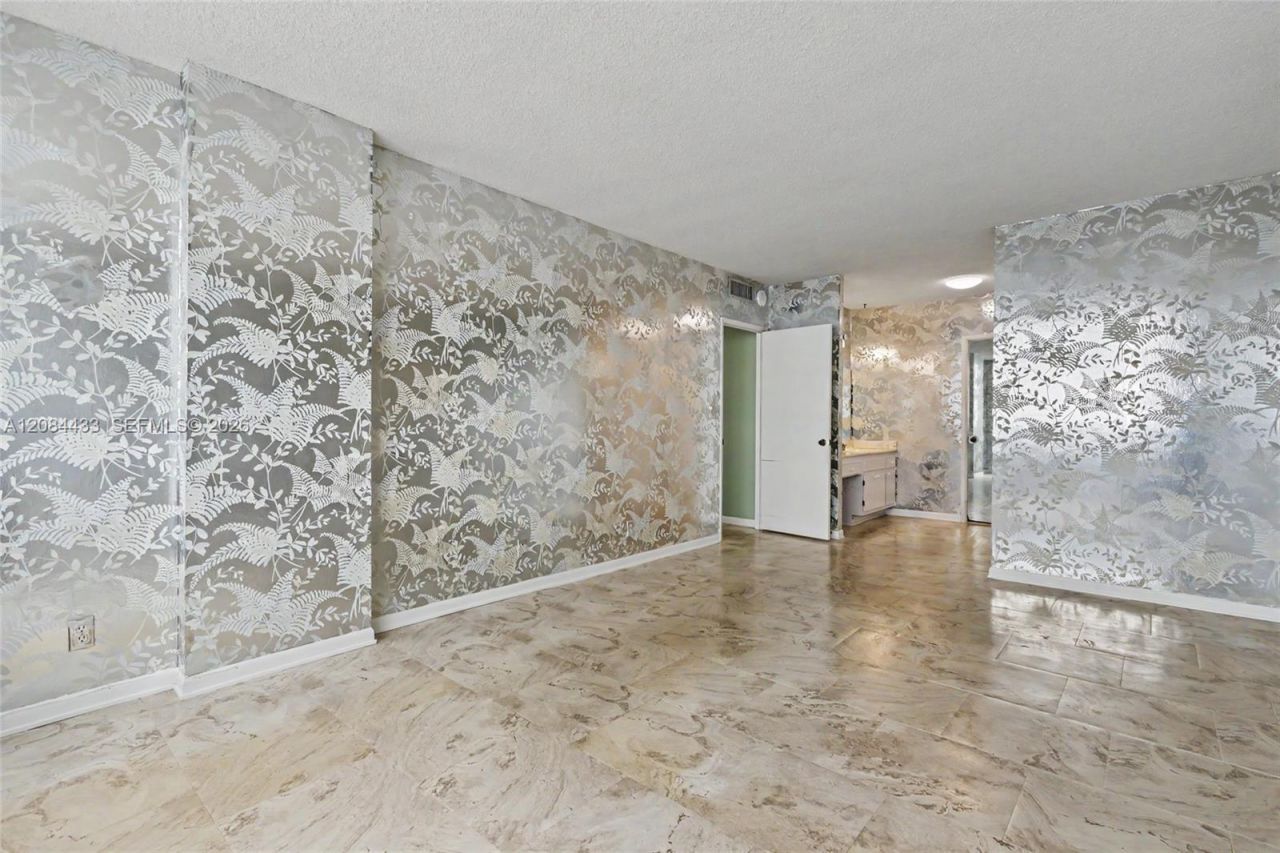 4330 Hillcrest Dr, Unit 520, Hollywood, FL 33021 Photo