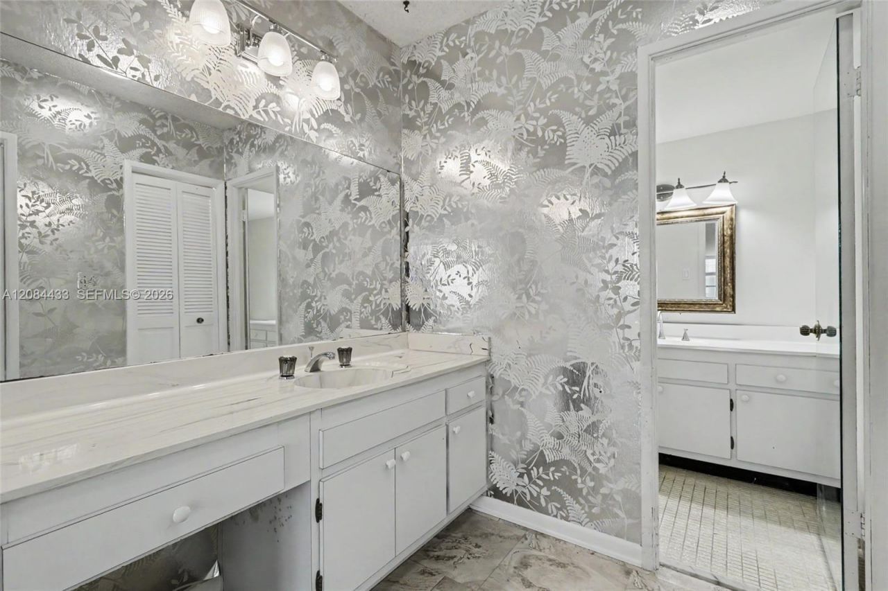 4330 Hillcrest Dr, Unit 520, Hollywood, FL 33021 Photo