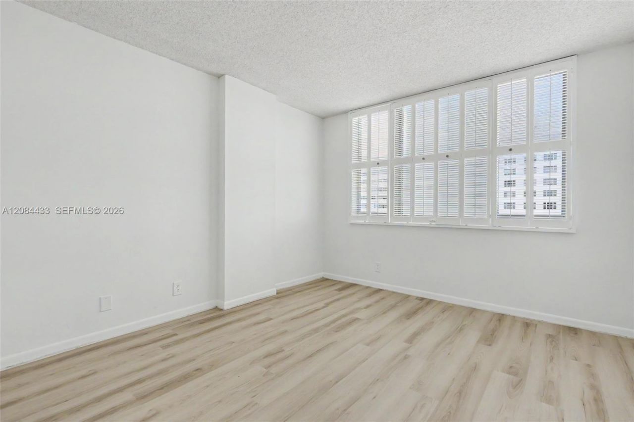 4330 Hillcrest Dr, Unit 520, Hollywood, FL 33021 Photo