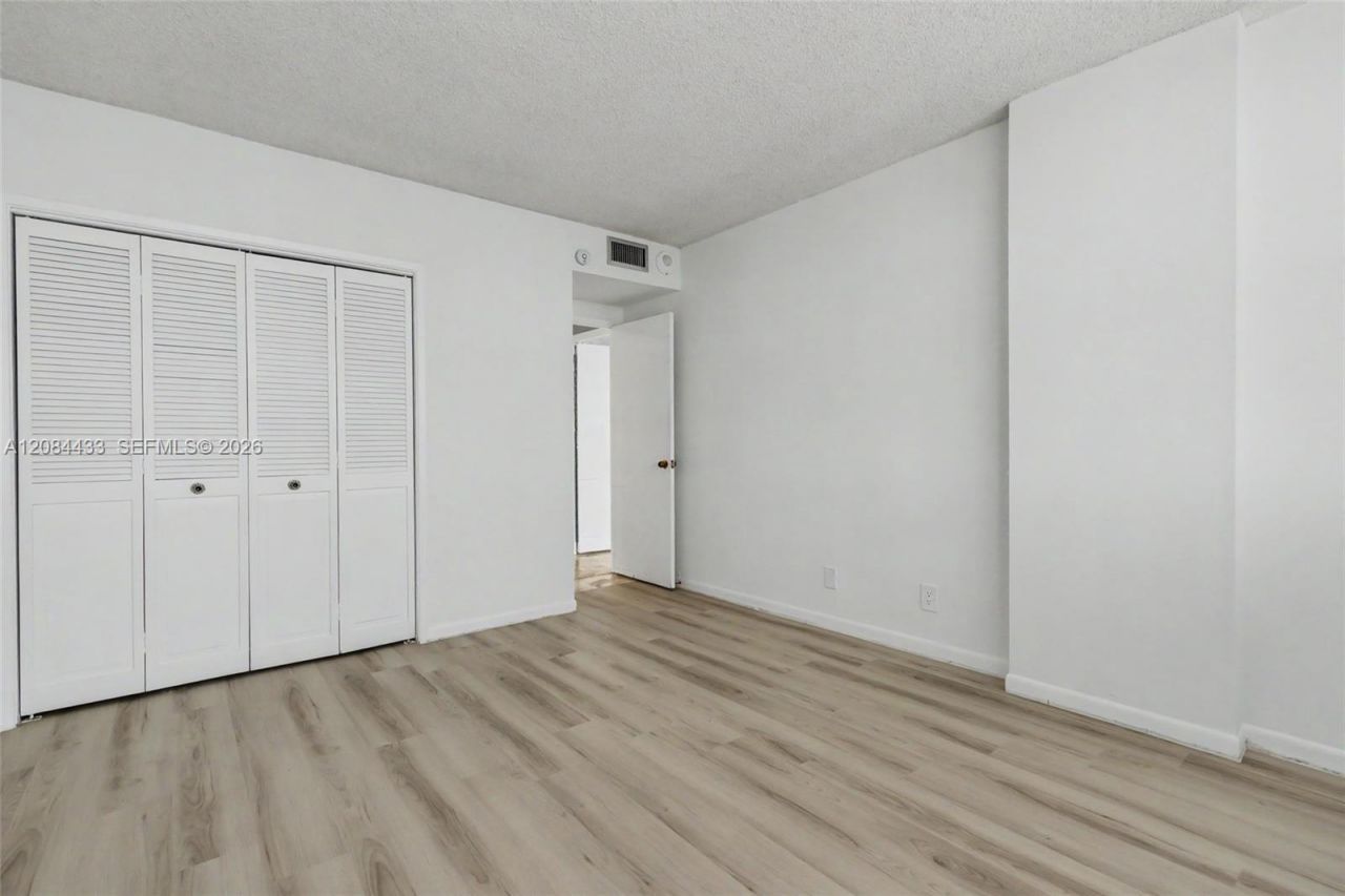 4330 Hillcrest Dr, Unit 520, Hollywood, FL 33021 Photo