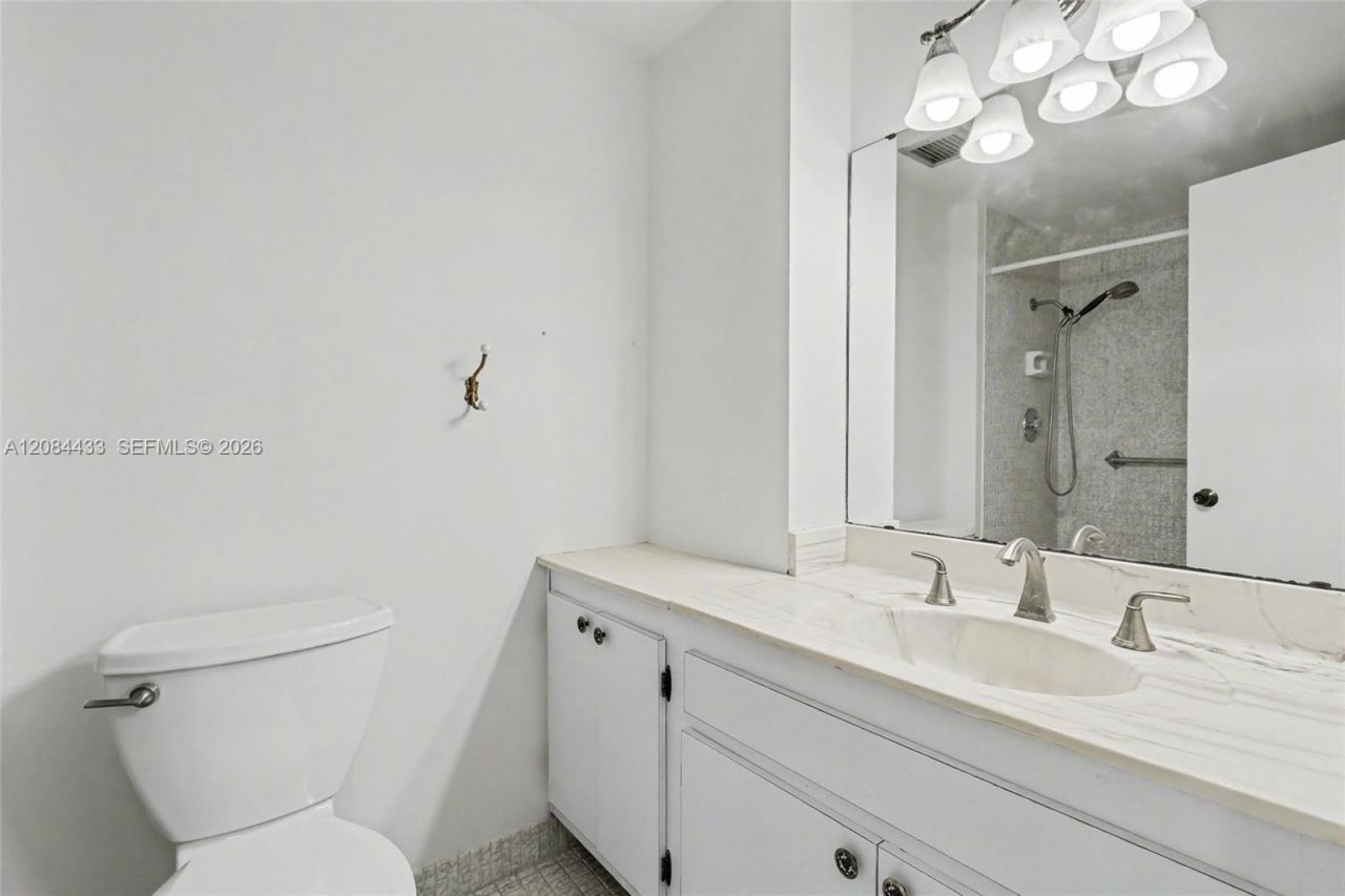 4330 Hillcrest Dr, Unit 520, Hollywood, FL 33021 Photo