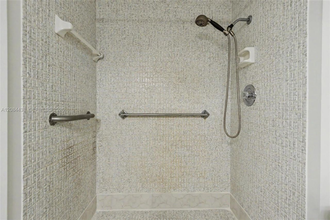 4330 Hillcrest Dr, Unit 520, Hollywood, FL 33021 Photo