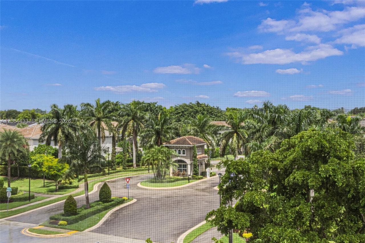 4330 Hillcrest Dr, Unit 520, Hollywood, FL 33021 Photo