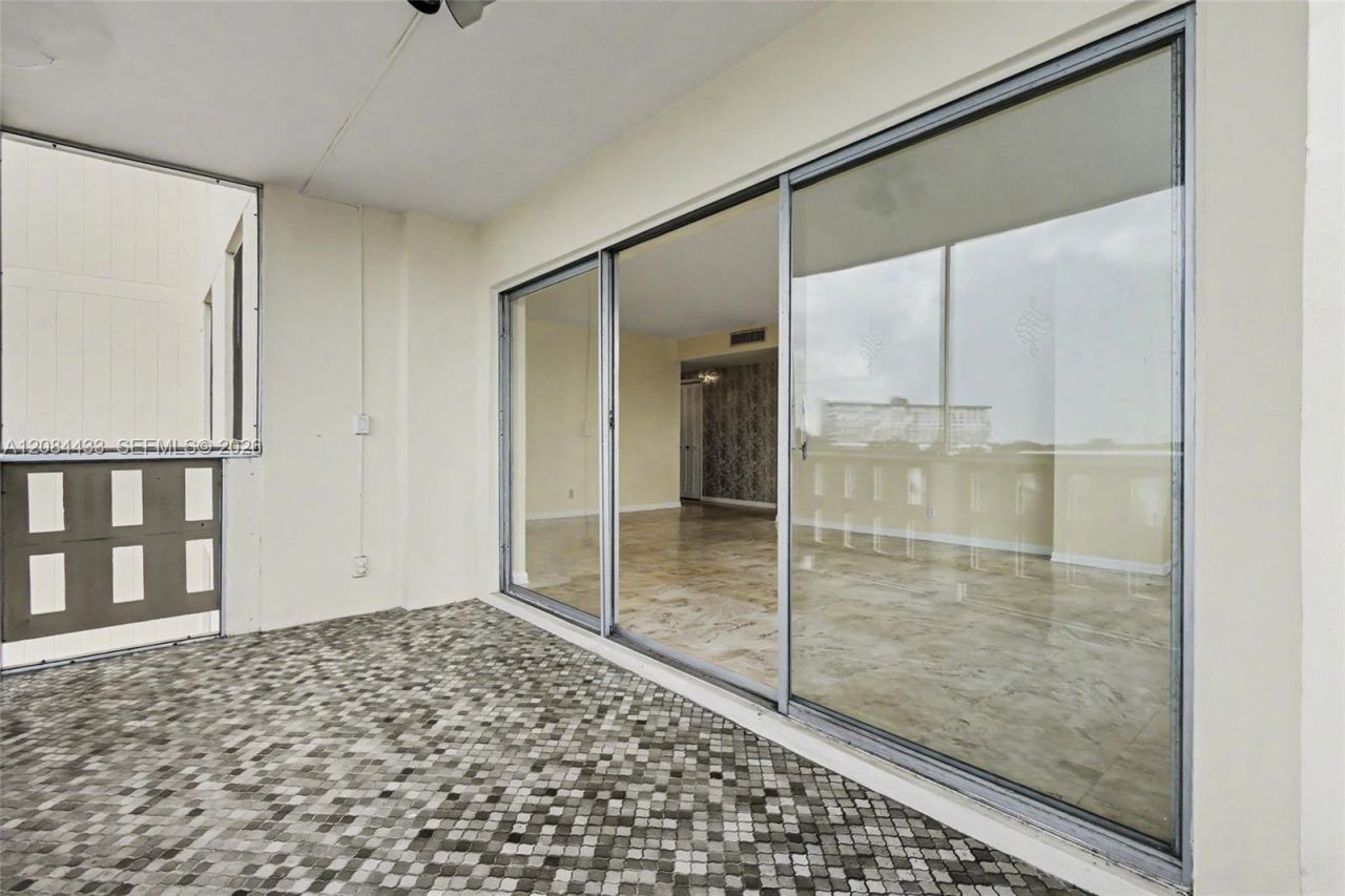4330 Hillcrest Dr, Unit 520, Hollywood, FL 33021 Photo