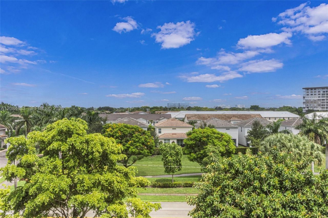 4330 Hillcrest Dr, Unit 520, Hollywood, FL 33021 Photo