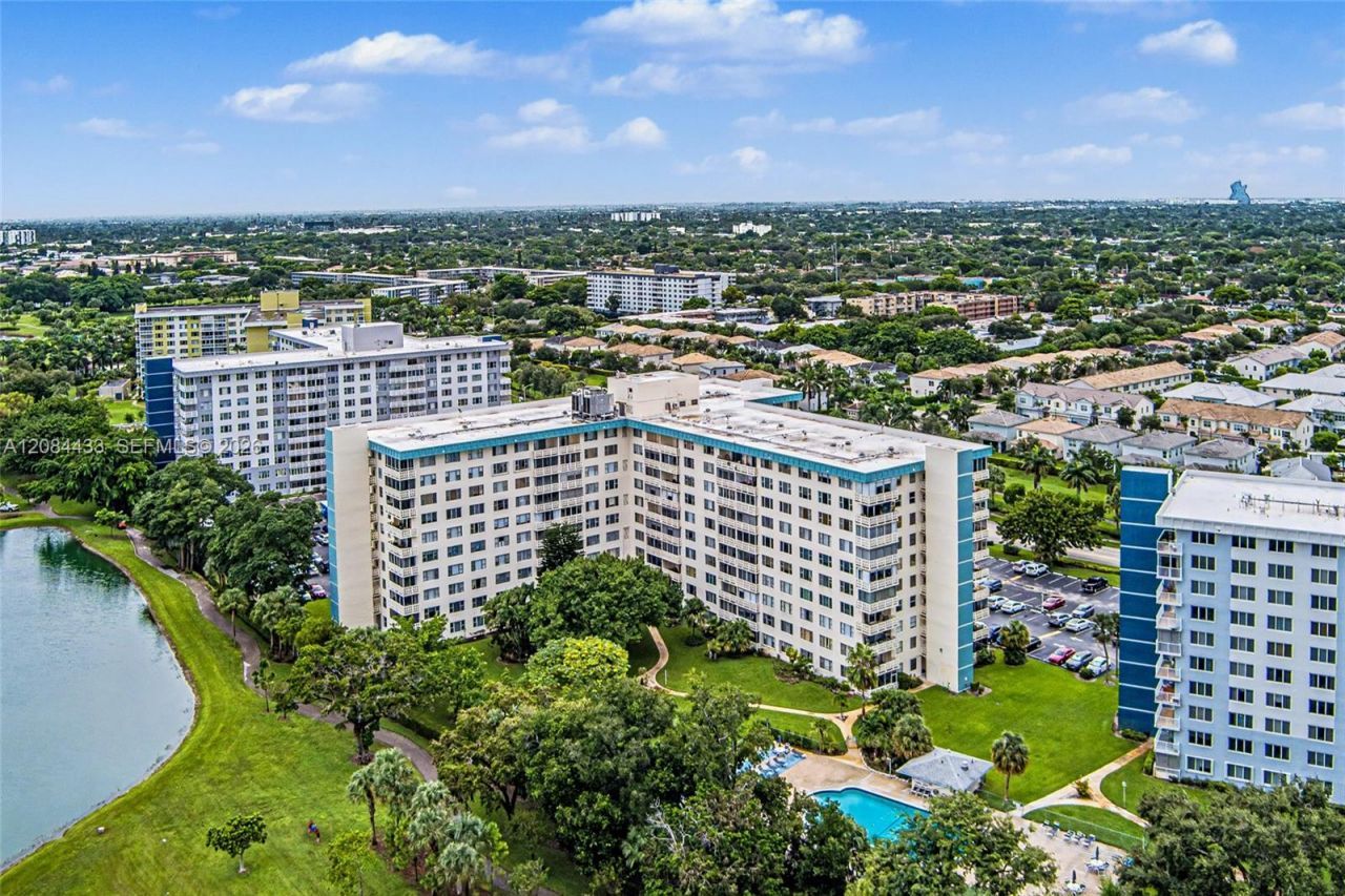 4330 Hillcrest Dr, Unit 520, Hollywood, FL 33021 Photo