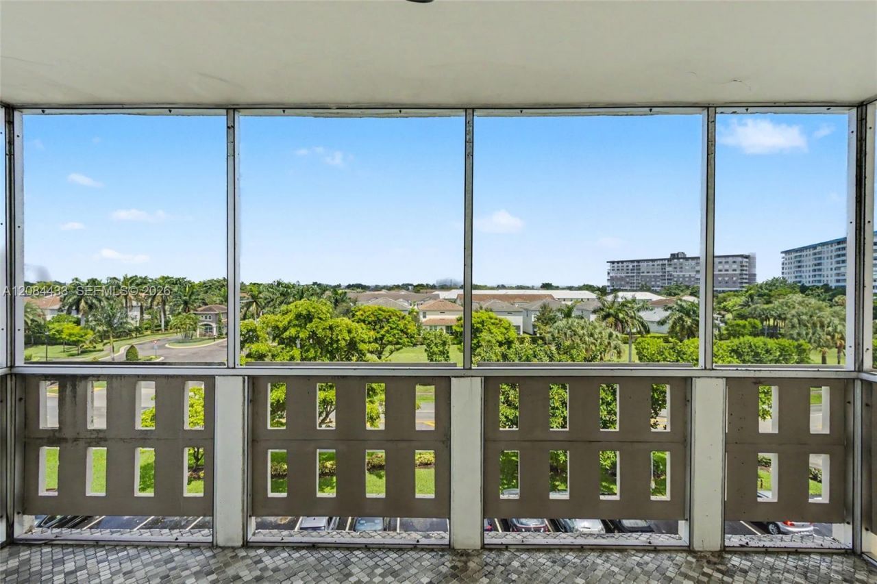 4330 Hillcrest Dr, Unit 520, Hollywood, FL 33021 Photo