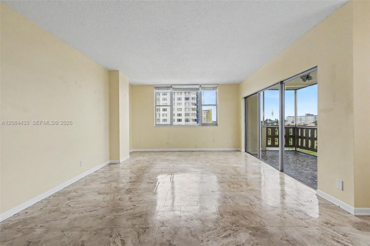 4330 Hillcrest Dr, Unit 520, Hollywood, FL 33021 Photo