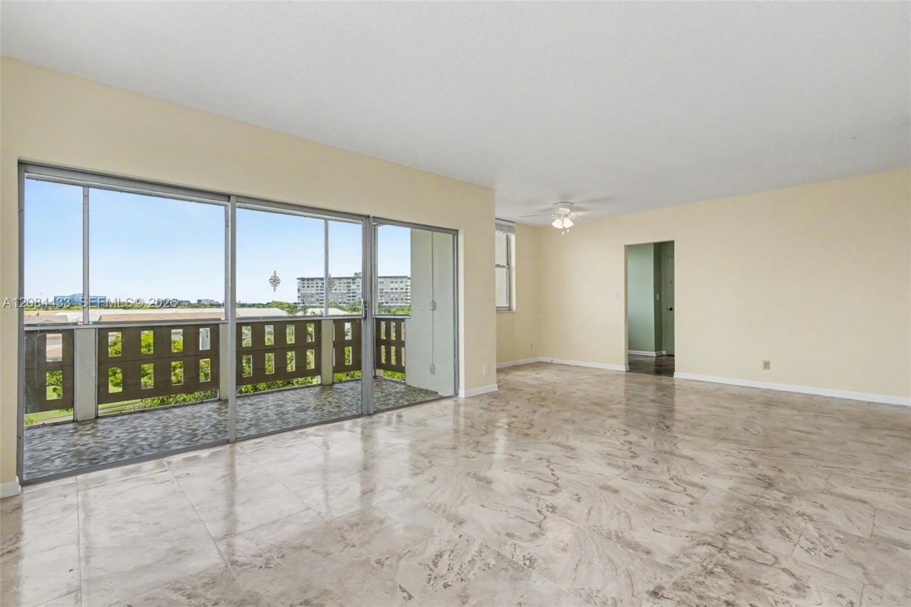 4330 Hillcrest Dr, Unit 520, Hollywood, FL 33021 Photo