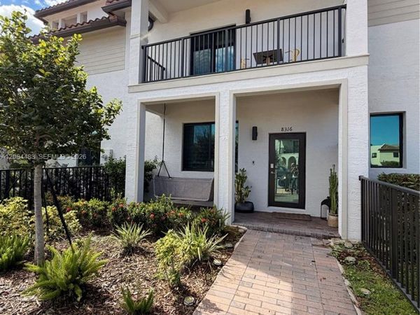 8316 NW 43rd St , Doral, FL 33166