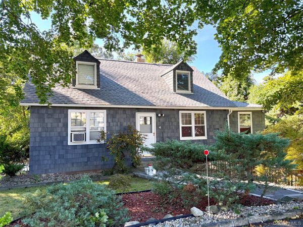 4 W Livingston Street, Valhalla, NY 10595
